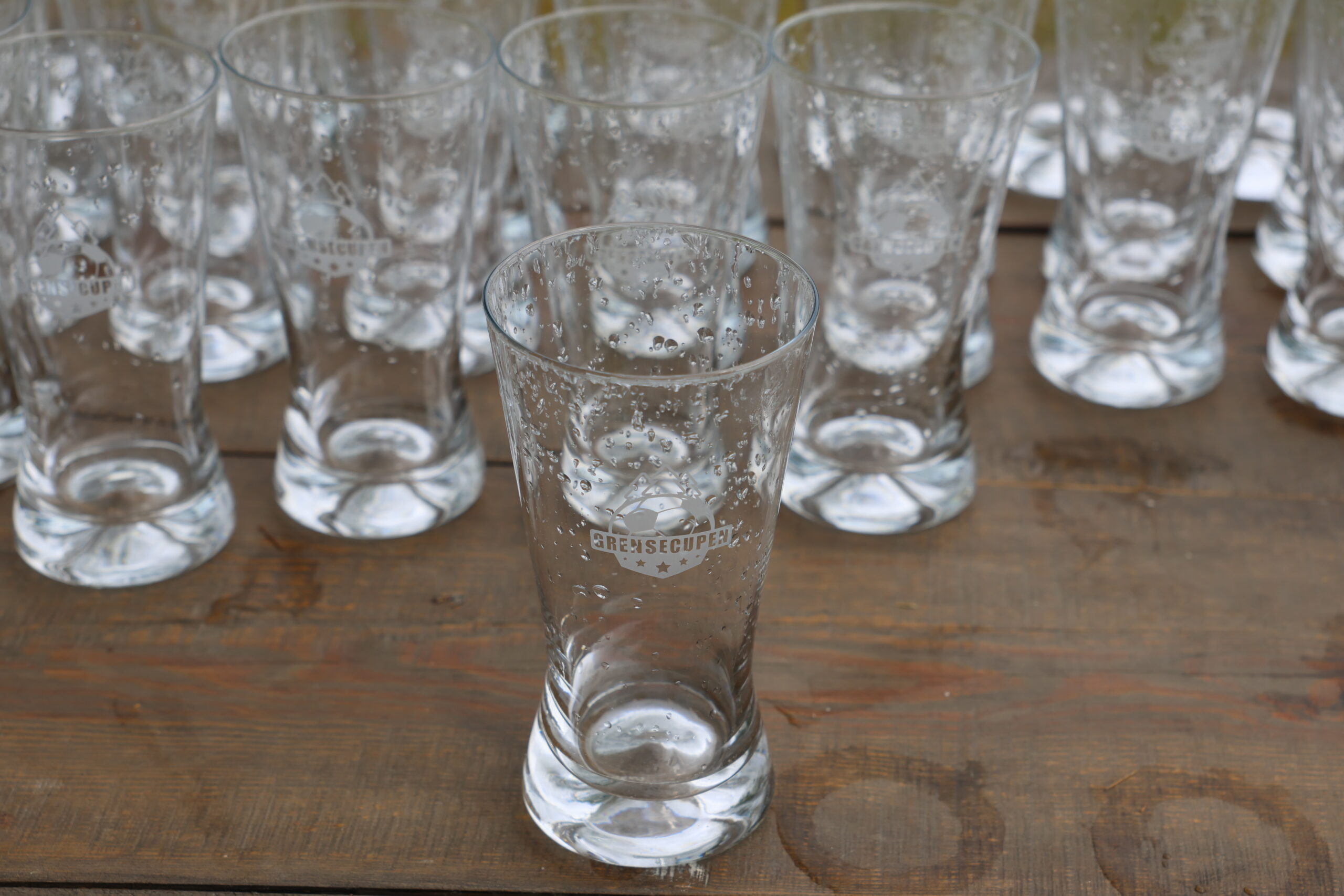 Alle deltakerne fikk premier laget på Magnor Glassverk.