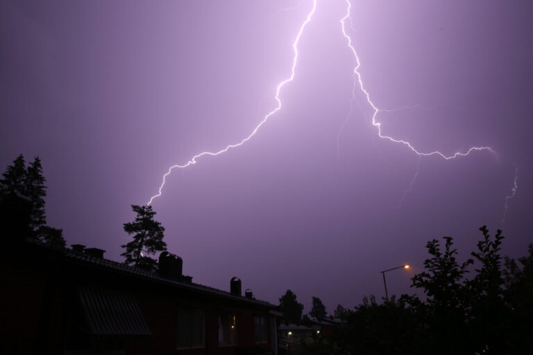 Det kan bli lyn og torden i ettermiddag varsler Meteorologisk institutt.