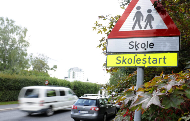 Uken før skolestart vil det på en rekke veger rundt skoler komme opp skilt om skolestart. Vis ekstra hensyn på disse strekningene gjennom hele skoleåret.