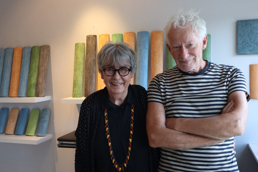 Smykkekunstner Inger Marie Berg og keramiker Tor Alex Erichsen er klare for å ta imot besøkende til årets Skoginger. Foto: Mette Børresen Dahle.