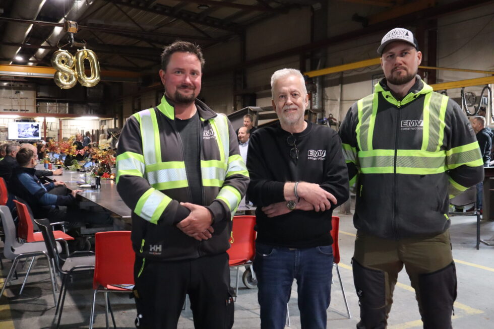 Fredrik Bentengen Foseid, Verner Fagerli og Emil Anderberg feiret på torsdag EMV Construction sin 80 årsdag. Foto: Mette Børresen Dahle.